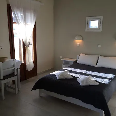 Apartment Studios Logaras