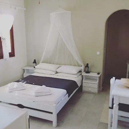 Apartment Studios Logaras
